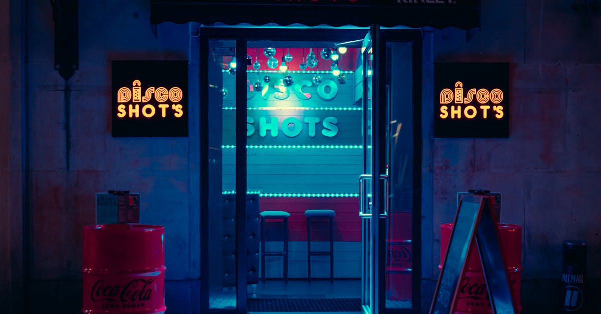 Cocktail Bars with a View: Scenic Ambiences in Sydney